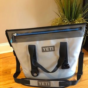 Yeti Hopper two 30